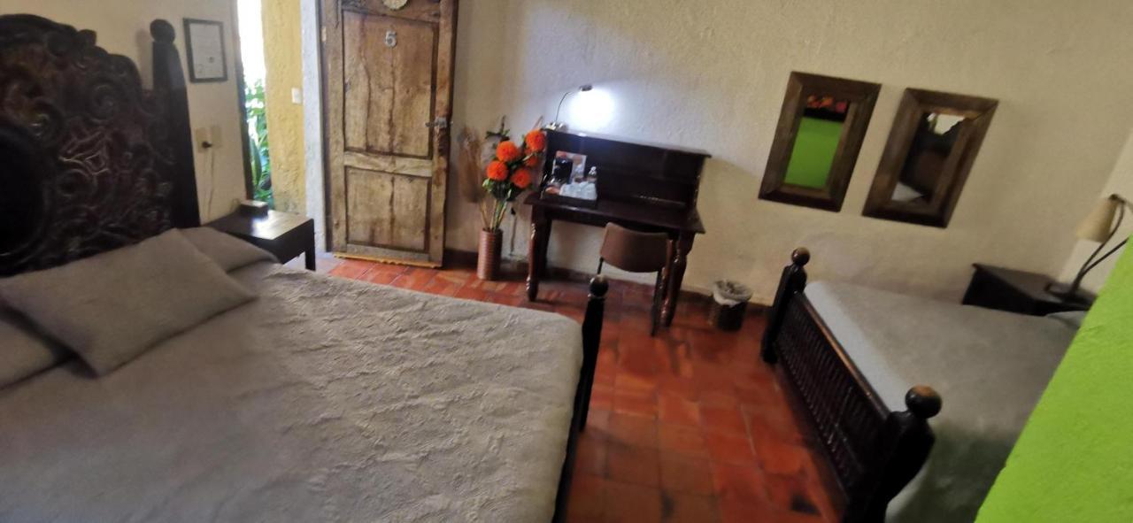 Hotel Rosa Morada Tlaquepaque Exteriör bild