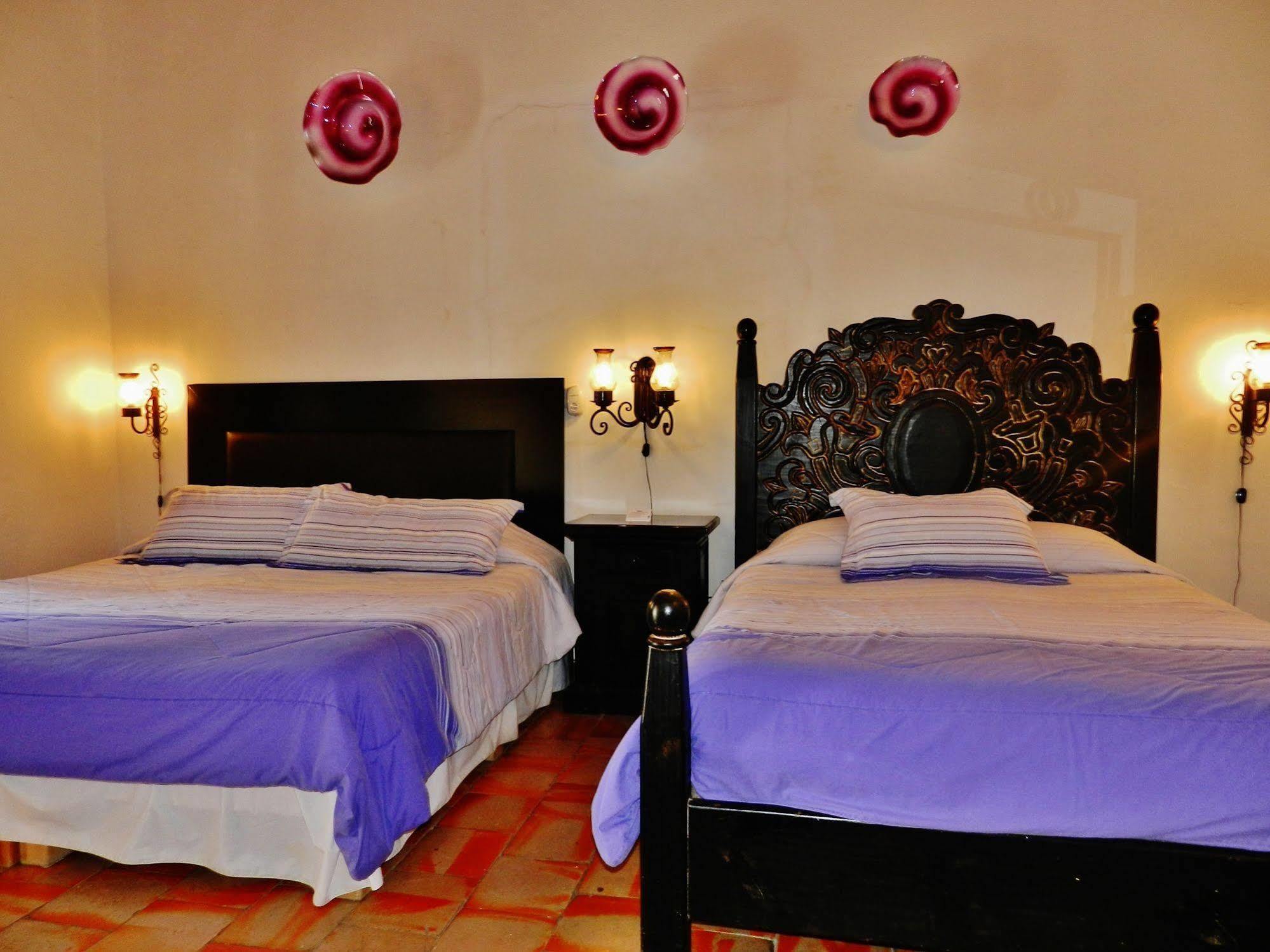 Hotel Rosa Morada Tlaquepaque Exteriör bild