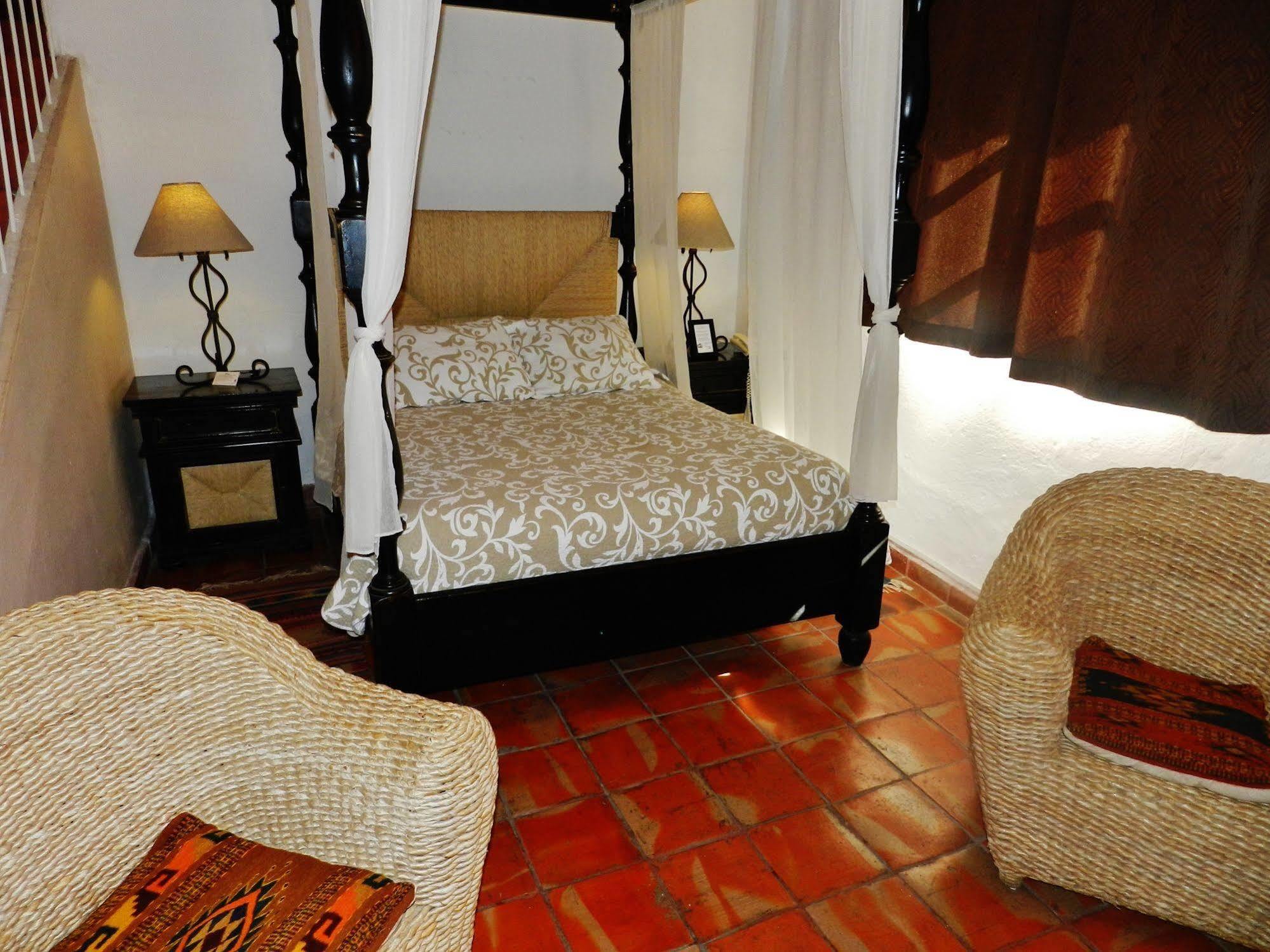 Hotel Rosa Morada Tlaquepaque Exteriör bild