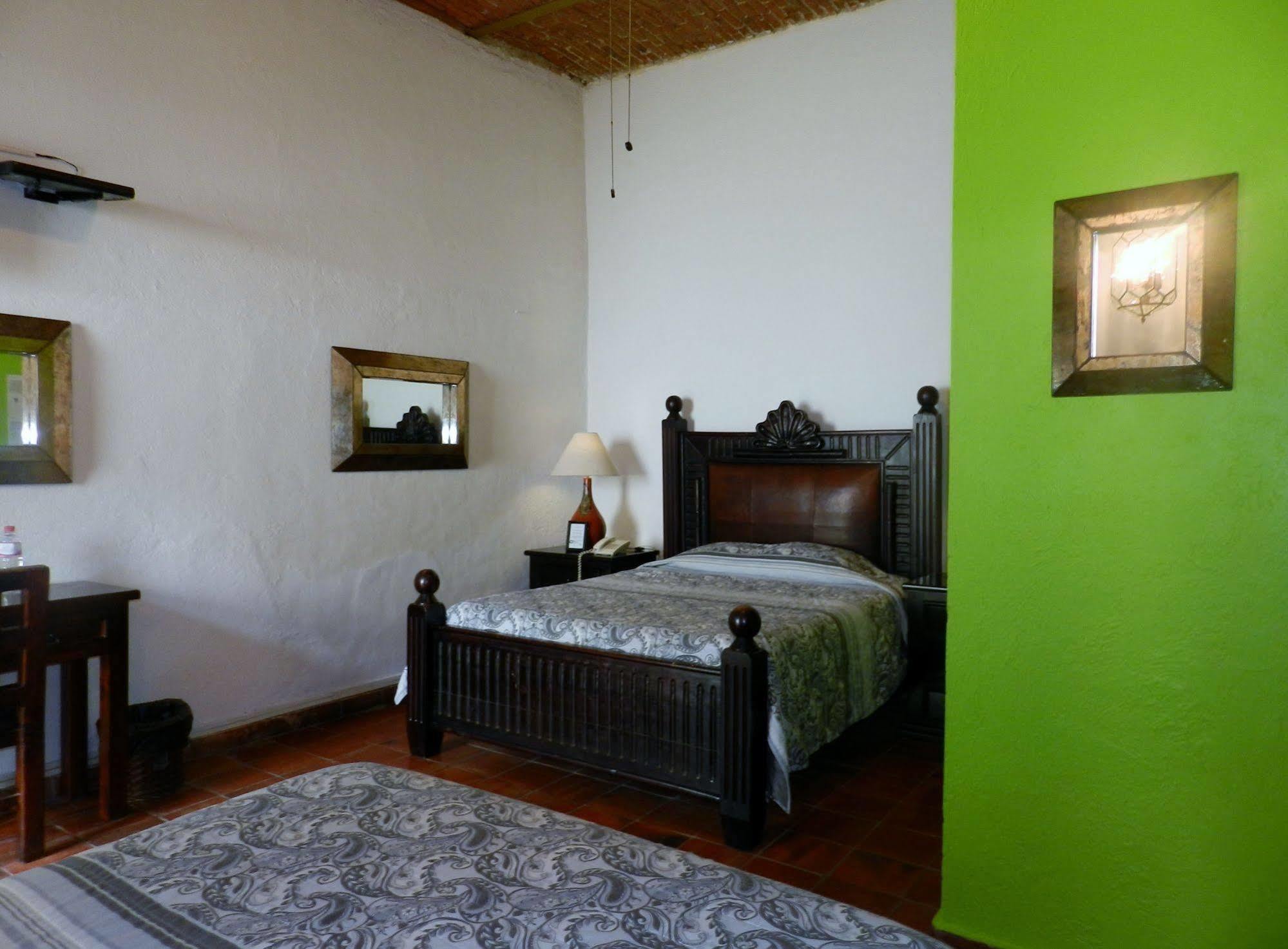 Hotel Rosa Morada Tlaquepaque Exteriör bild